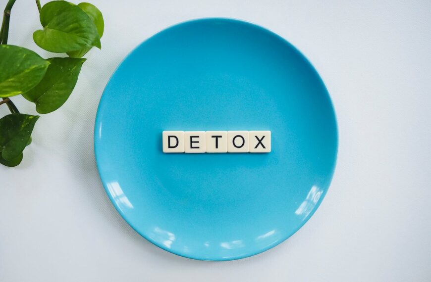 detox text on round blue plate