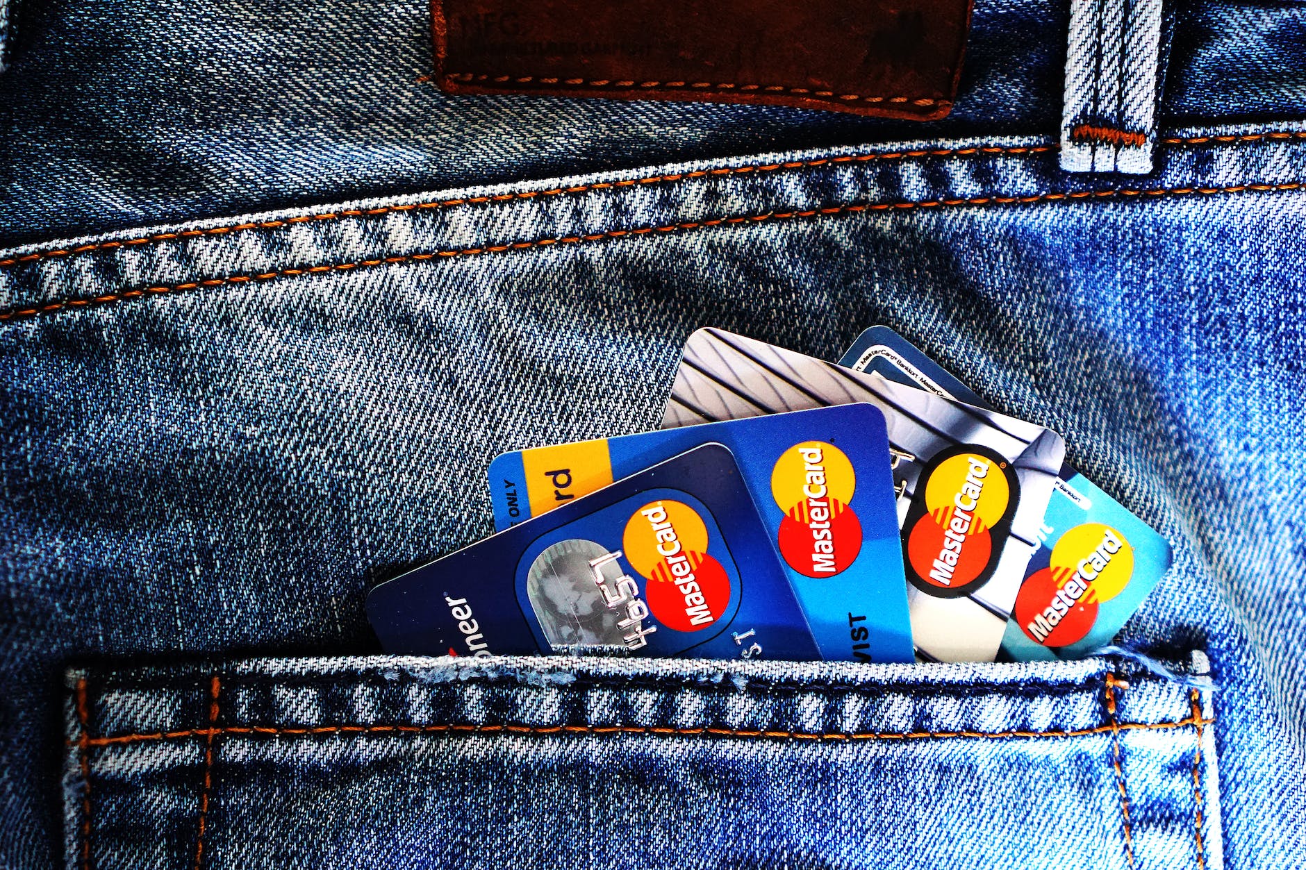 How to Avoid Credit Card Debts: Expert Finance Tips for a Debt-Free Future