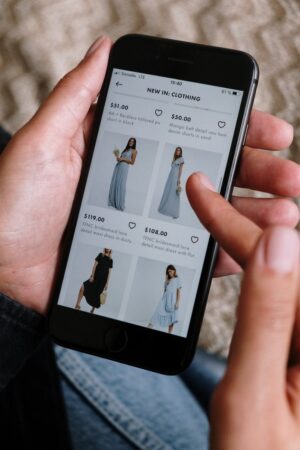 Why More and More Qataris Are Choosing Online Shopping Over Brick-and-Mortar Stores